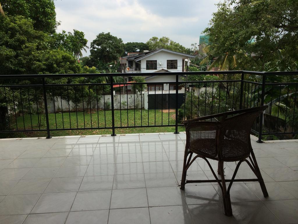 The Pallet House Dehiwala-Mount Lavinia Exterior photo