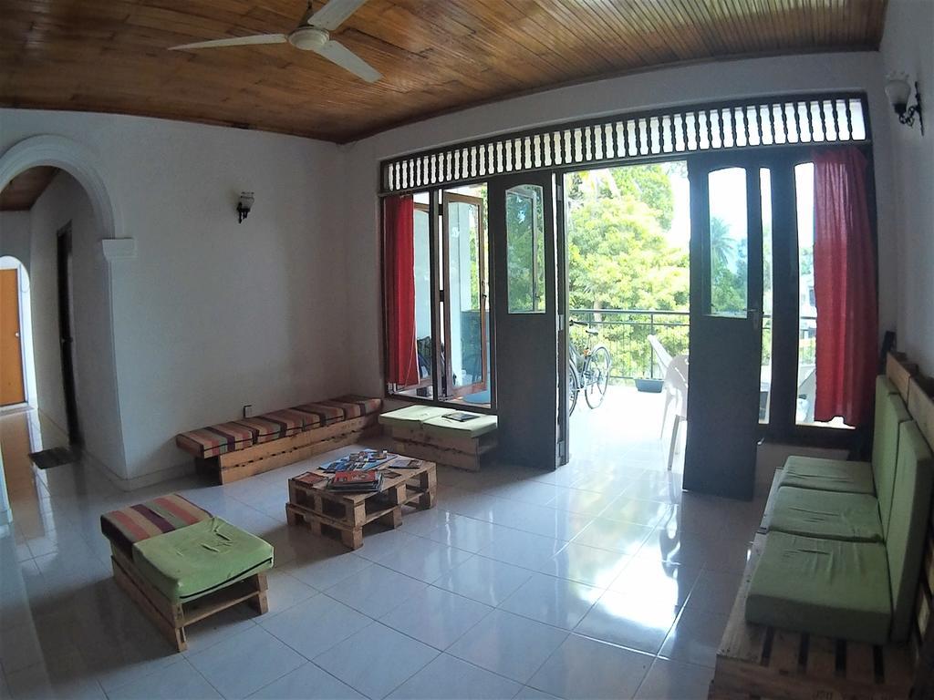 The Pallet House Dehiwala-Mount Lavinia Exterior photo