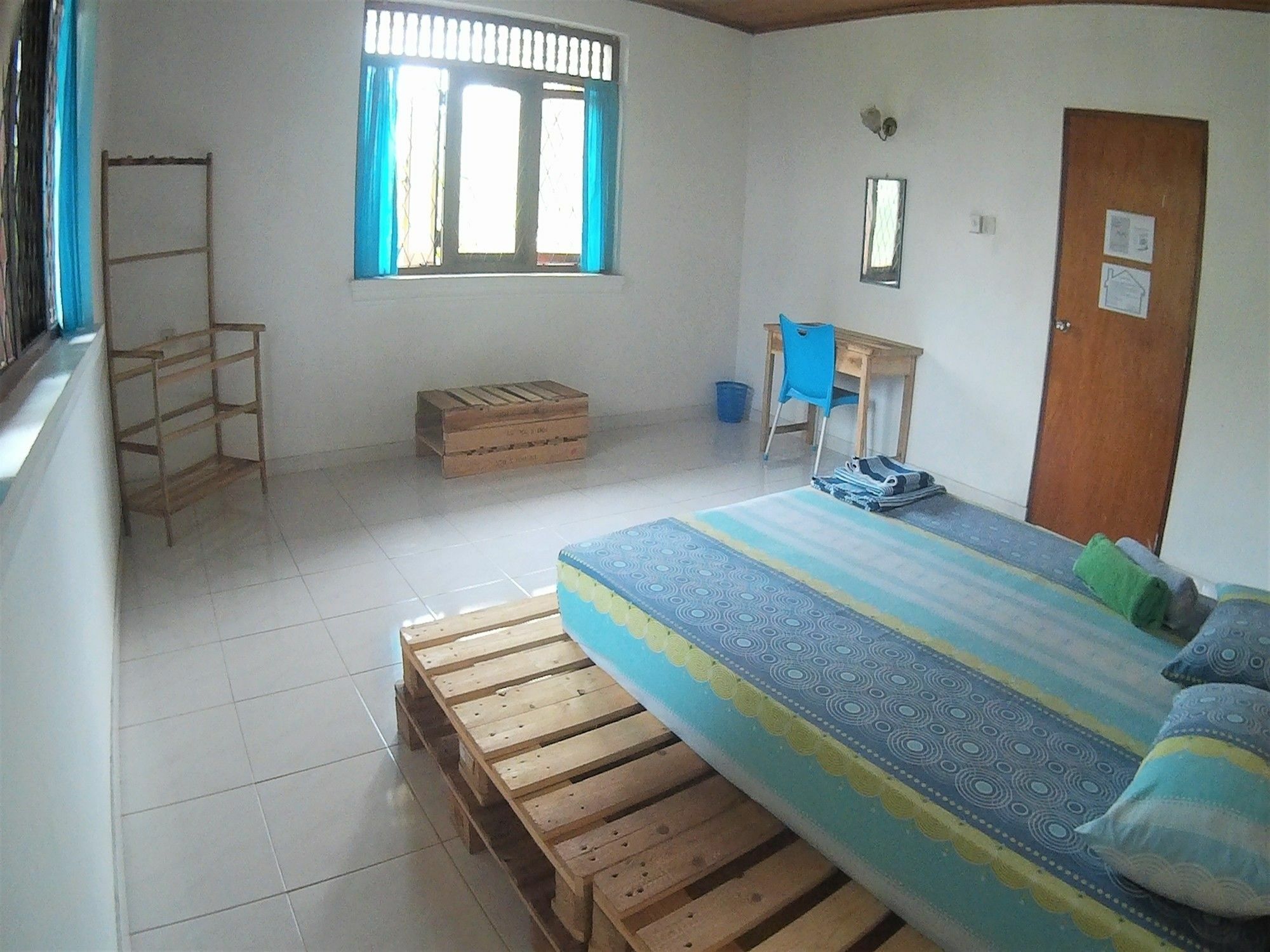 The Pallet House Dehiwala-Mount Lavinia Exterior photo